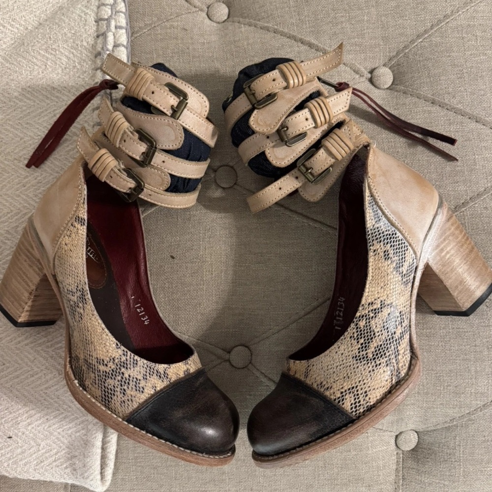 Freebird Women's Snakeskin and Black Heeled Shoes size 9 - Picture 3 of 7
